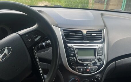 Hyundai Solaris II рестайлинг, 2011 год, 670 000 рублей, 11 фотография