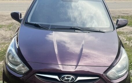 Hyundai Solaris II рестайлинг, 2011 год, 670 000 рублей, 1 фотография