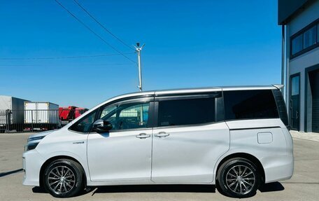 Toyota Voxy III, 2014 год, 1 599 000 рублей, 3 фотография