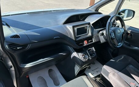 Toyota Voxy III, 2014 год, 1 599 000 рублей, 13 фотография