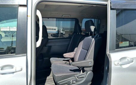 Toyota Voxy III, 2014 год, 1 599 000 рублей, 17 фотография