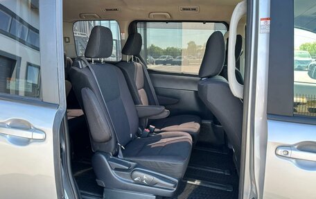 Toyota Voxy III, 2014 год, 1 599 000 рублей, 18 фотография