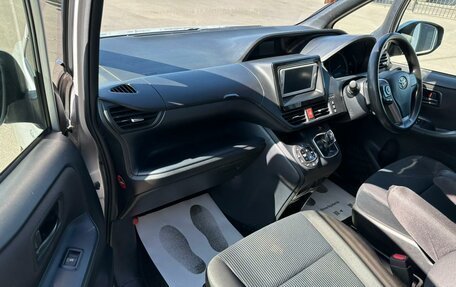 Toyota Voxy III, 2014 год, 1 599 000 рублей, 12 фотография