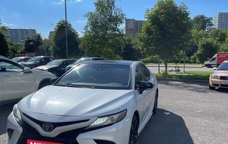 Toyota Camry, 2018 год, 2 245 000 рублей, 2 фотография
