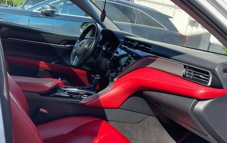 Toyota Camry, 2018 год, 2 245 000 рублей, 11 фотография