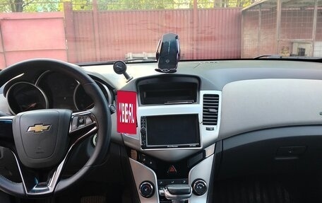 Chevrolet Cruze II, 2010 год, 680 000 рублей, 7 фотография