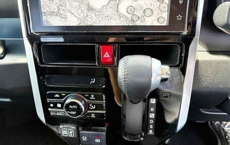 Toyota Roomy I, 2023 год, 1 050 000 рублей, 12 фотография