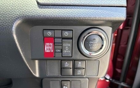 Toyota Roomy I, 2023 год, 1 050 000 рублей, 13 фотография