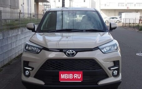 Toyota Raize I, 2022 год, 1 400 000 рублей, 2 фотография
