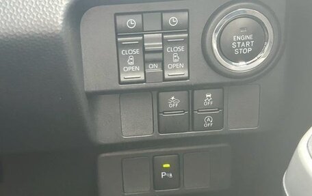 Toyota Roomy I, 2021 год, 900 000 рублей, 23 фотография