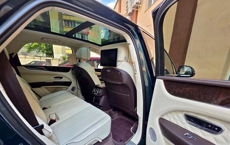 Bentley Bentayga I, 2023 год, 25 000 000 рублей, 14 фотография