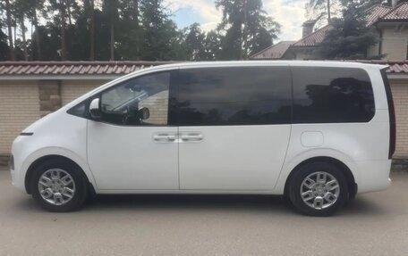 Hyundai Staria, 2022 год, 3 900 000 рублей, 3 фотография