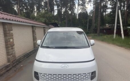 Hyundai Staria, 2022 год, 3 900 000 рублей, 2 фотография