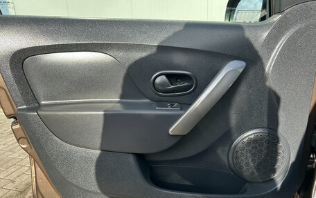 Renault Logan II, 2019 год, 1 099 000 рублей, 19 фотография