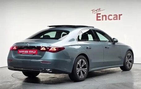 Mercedes-Benz E-Класс, 2024 год, 6 122 000 рублей, 2 фотография