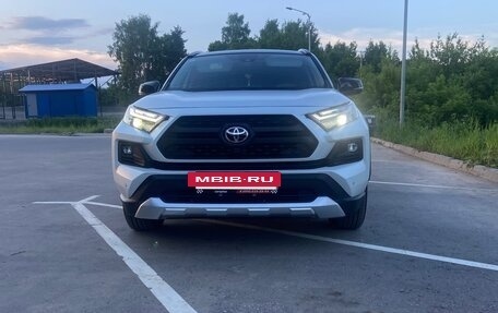 Toyota RAV4, 2025 год, 3 900 000 рублей, 10 фотография