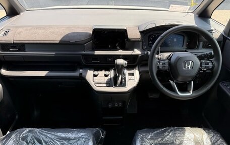 Honda Stepwgn, 2023 год, 2 355 000 рублей, 5 фотография