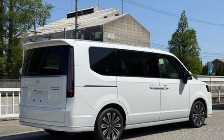 Honda Stepwgn, 2023 год, 2 355 000 рублей, 3 фотография