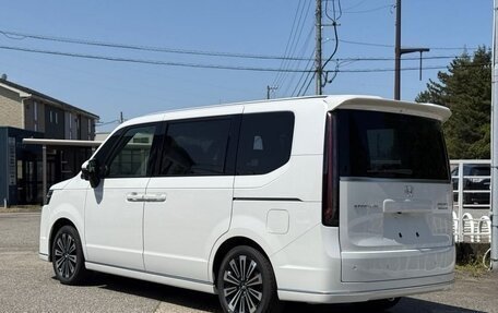 Honda Stepwgn, 2023 год, 2 355 000 рублей, 4 фотография