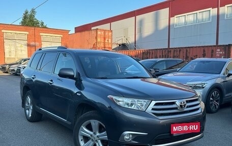 Toyota Highlander III, 2011 год, 2 050 000 рублей, 2 фотография