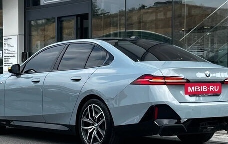BMW 5 серия, 2024 год, 5 300 000 рублей, 4 фотография