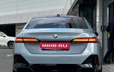BMW 5 серия, 2024 год, 5 300 000 рублей, 3 фотография