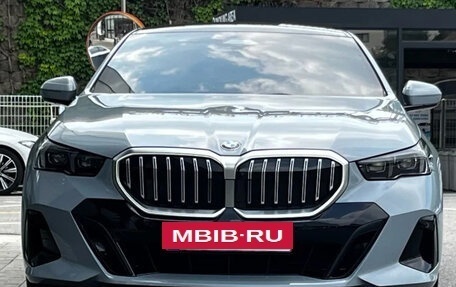 BMW 5 серия, 2024 год, 5 300 000 рублей, 2 фотография