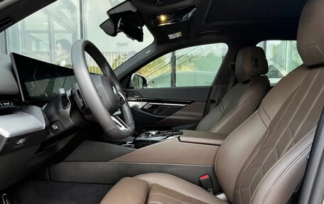 BMW 5 серия, 2024 год, 5 300 000 рублей, 6 фотография