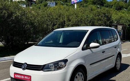 Volkswagen Touran III, 2011 год, 975 000 рублей, 1 фотография