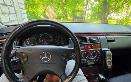 Mercedes-Benz E-Класс, 2000 год, 400 000 рублей, 32 фотография