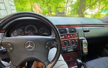 Mercedes-Benz E-Класс, 2000 год, 400 000 рублей, 33 фотография