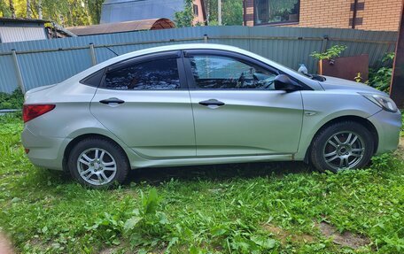 Hyundai Solaris II рестайлинг, 2013 год, 380 000 рублей, 3 фотография