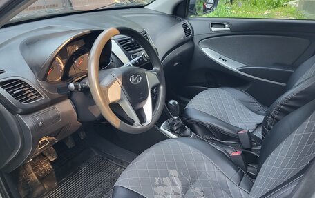 Hyundai Solaris II рестайлинг, 2013 год, 380 000 рублей, 5 фотография