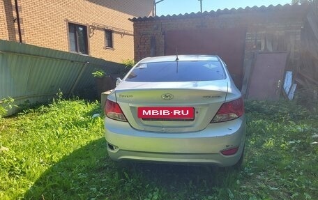 Hyundai Solaris II рестайлинг, 2013 год, 380 000 рублей, 2 фотография