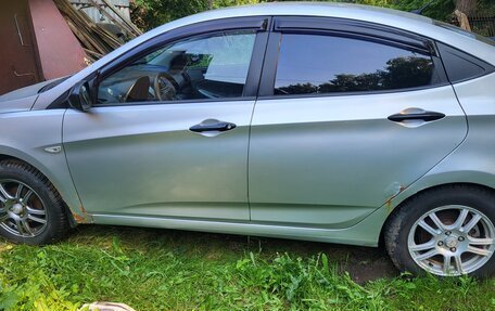 Hyundai Solaris II рестайлинг, 2013 год, 380 000 рублей, 4 фотография