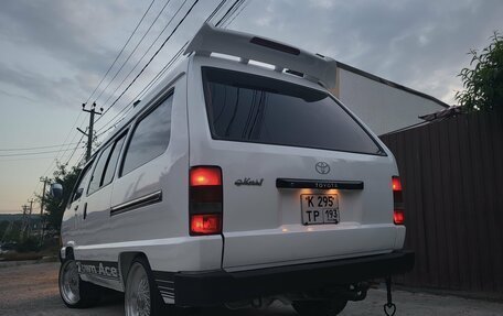 Toyota Town Ace III, 1987 год, 449 999 рублей, 2 фотография