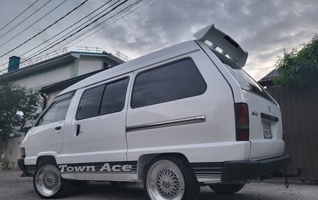 Toyota Town Ace III, 1987 год, 449 999 рублей, 10 фотография