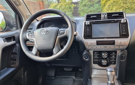 Toyota Land Cruiser Prado 150 рестайлинг 2, 2017 год, 4 600 000 рублей, 3 фотография