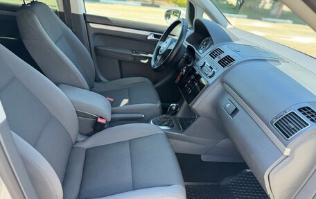 Volkswagen Touran III, 2011 год, 975 000 рублей, 6 фотография
