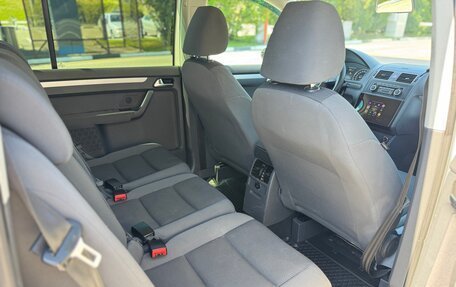 Volkswagen Touran III, 2011 год, 975 000 рублей, 4 фотография