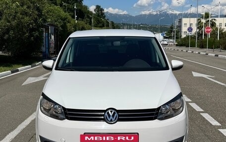 Volkswagen Touran III, 2011 год, 975 000 рублей, 3 фотография