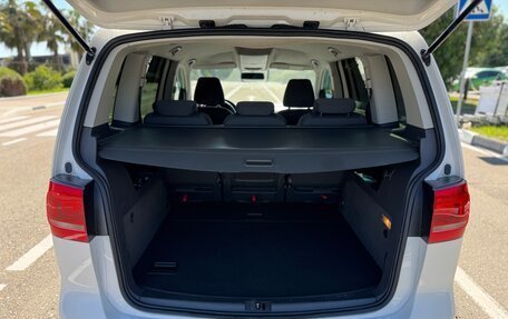Volkswagen Touran III, 2011 год, 975 000 рублей, 10 фотография