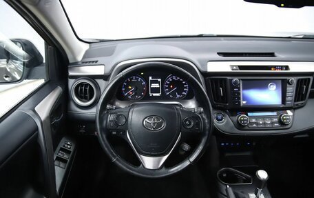 Toyota RAV4, 2018 год, 2 630 000 рублей, 12 фотография