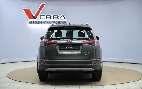 Toyota RAV4, 2018 год, 2 630 000 рублей, 6 фотография