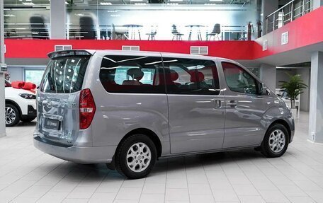Hyundai Grand Starex Grand Starex I рестайлинг 2, 2014 год, 1 650 000 рублей, 2 фотография