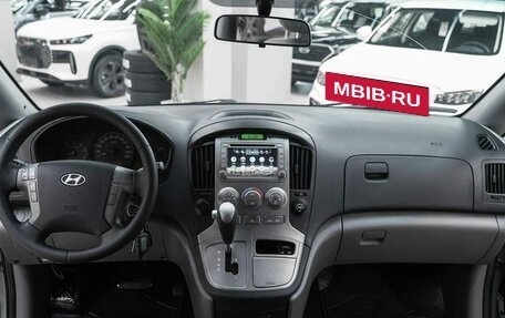 Hyundai Grand Starex Grand Starex I рестайлинг 2, 2014 год, 1 650 000 рублей, 10 фотография
