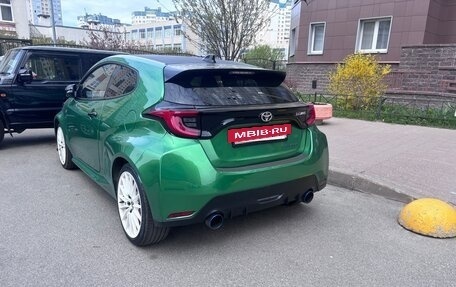 Toyota Yaris, 2022 год, 2 900 000 рублей, 5 фотография