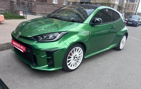 Toyota Yaris, 2022 год, 2 900 000 рублей, 3 фотография