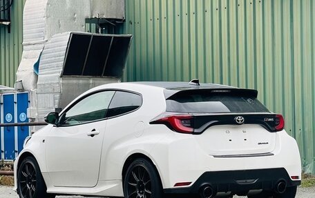 Toyota Yaris, 2022 год, 2 900 000 рублей, 10 фотография