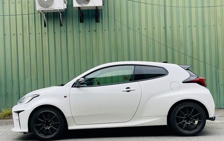Toyota Yaris, 2022 год, 2 900 000 рублей, 11 фотография